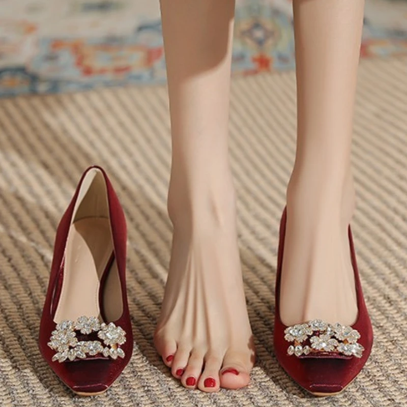 2025 Simple, Fashionable, and Elegant Spring/summer New Pointed Temperament Versatile Rhinestone Single Shoes Womens Shoes