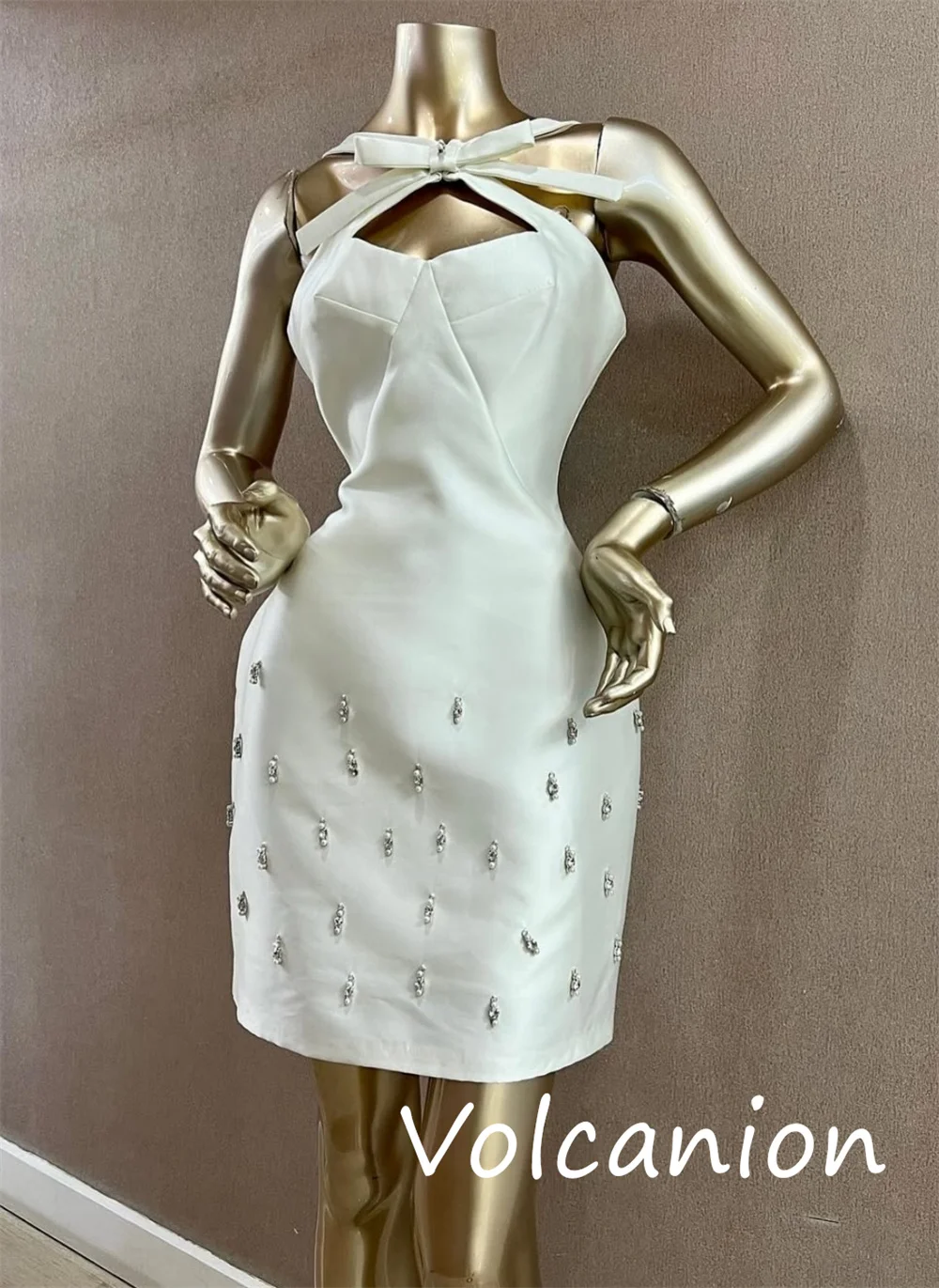 Gaun Mini Halter A-line Busur Berpayet Charmeuse Fashion Kustom Acara Dipesan Lebih Dahulu Gaya Cina Seksi