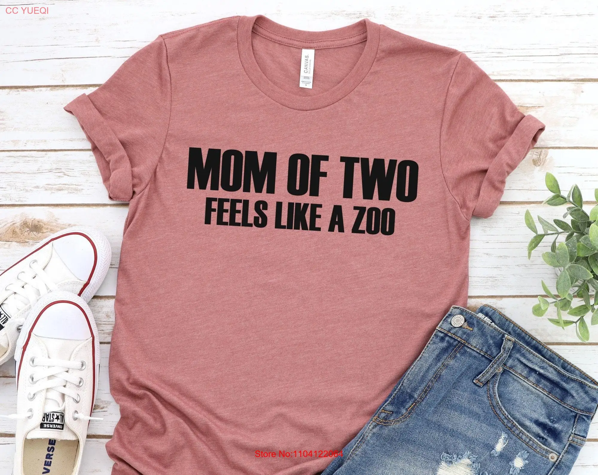 Mama von zwei fühlen sich wie ein Zoo. Schwangerschafts-T-Shirt. Schwangerschafts-Neuheit. Lustige Petting mit langen oder kurzen Ärmeln