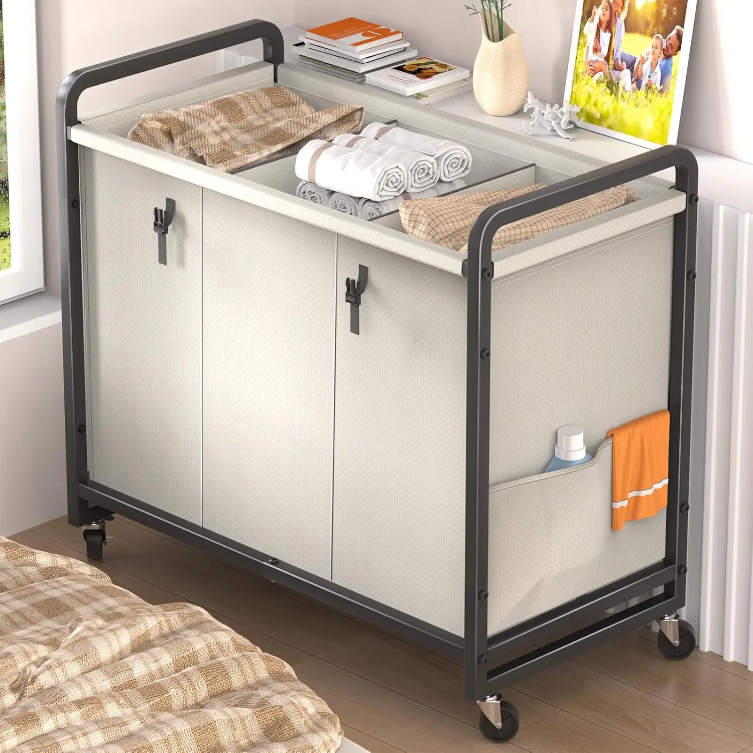 

3-секционный сортировщик белья с крышкой, емкостью 60 галлонов, колесиками и металлической ручкой для легкой сортировки — белый