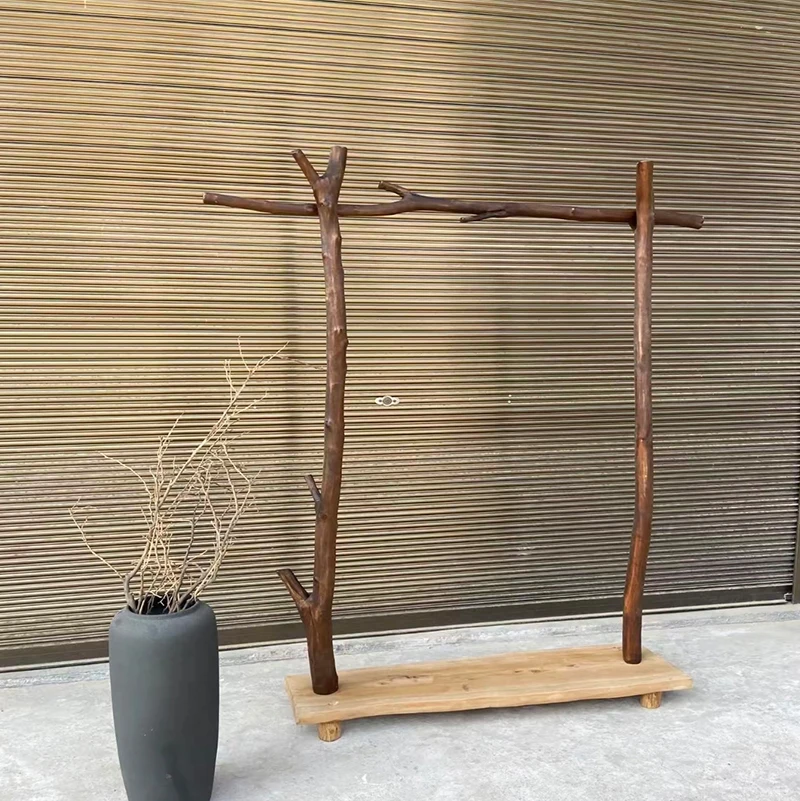 Log style retro floor-to-ceiling coat rack, all solid wood custom-made, simple and practical, bedroom cloakroom hanging clothes