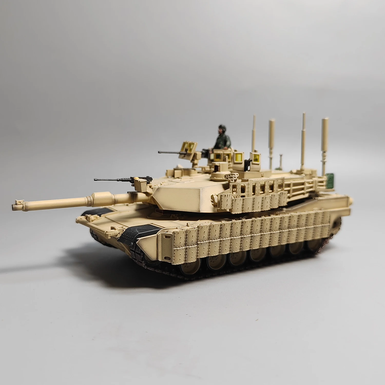 1:72 Scale Plastic American M1A2 Main Battle Tank Model TUSKII Militarized Combat Track Type Classics Adult Gifts Toys Souvenir