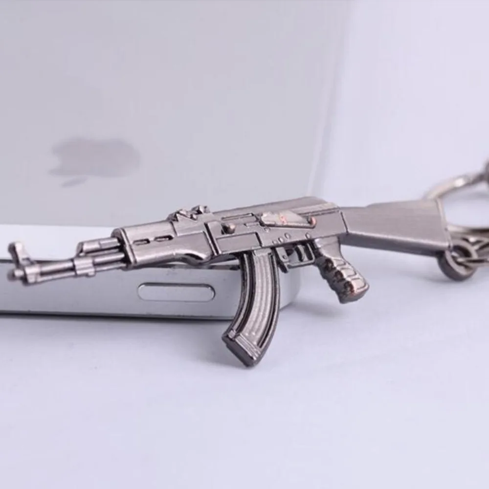 Simple Personality Niche Creative Trend Retro AK47 Gun Weapon Model Metal Pendant Keychain Punk Rock Men\'s Jewelry Metal KeyRing