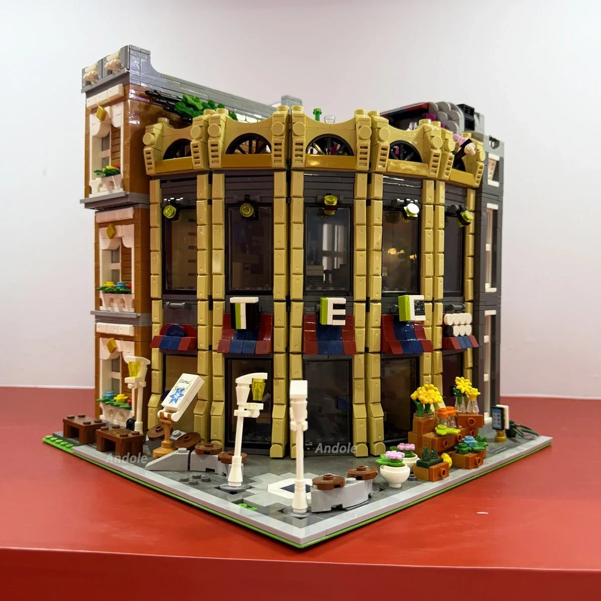City Round Corner Shop Model Building Block Street View European Department Store Modular Bricks Toys For Children Gift MOC
