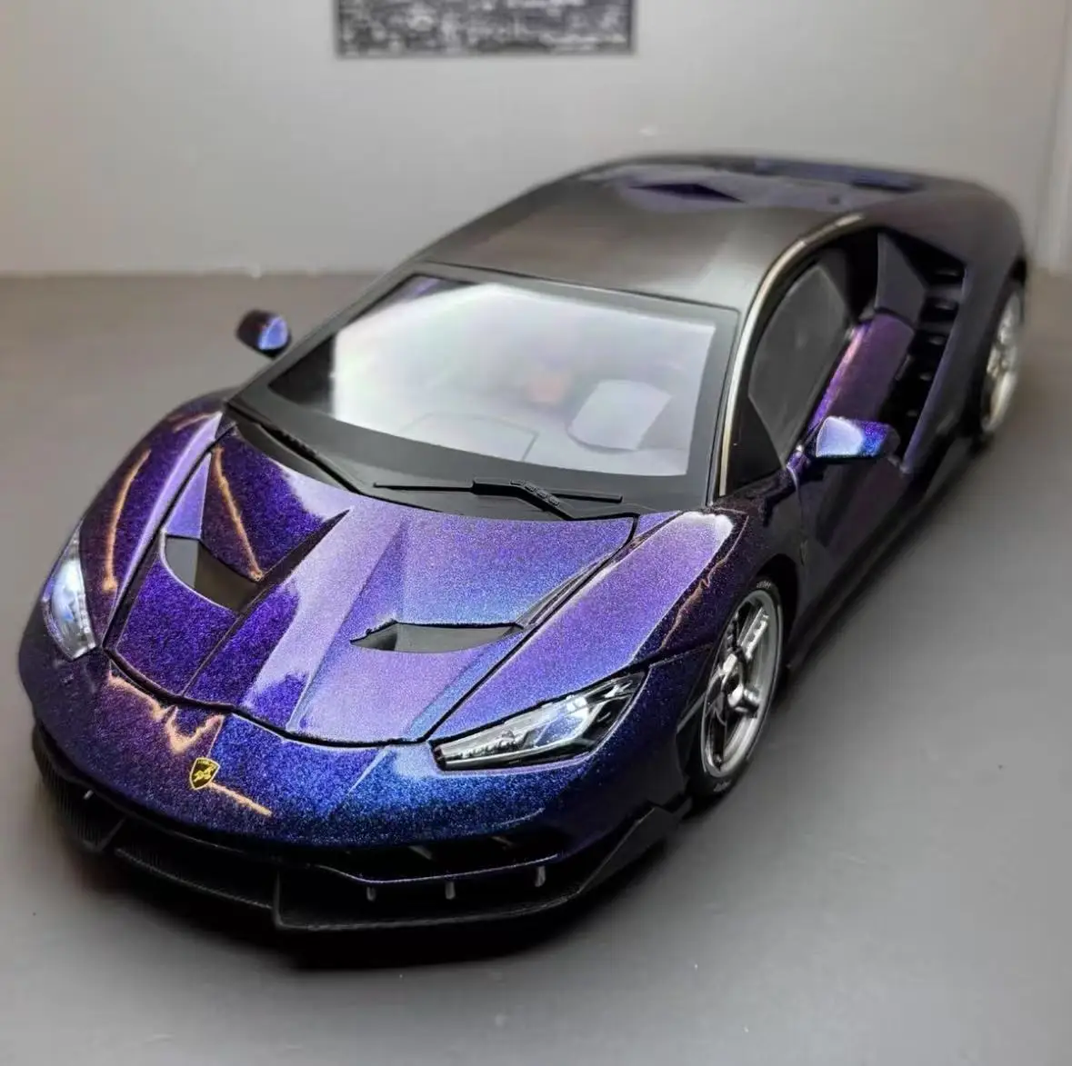 1/18 Lamborghini 770-4 car model Daniel simulation car model alloy toy boy sports car collection ornament