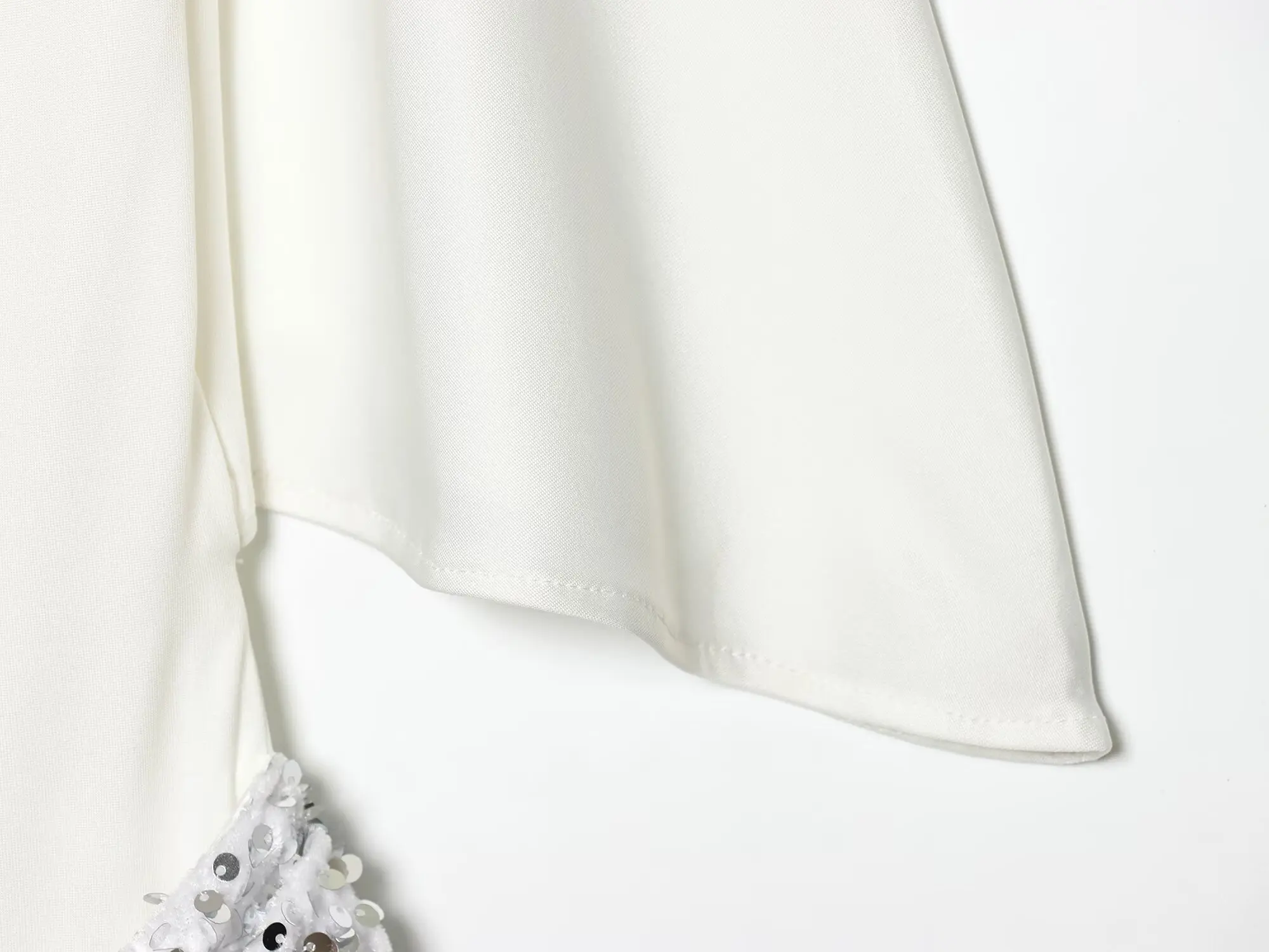 TFMLN Damen Pailletten-Patchwork-Kleid Elegantes Weitärmeliges Rückenfreies Minikleid Neue Mode Abendparty Schlankes Damen-Outfit – Detail 10