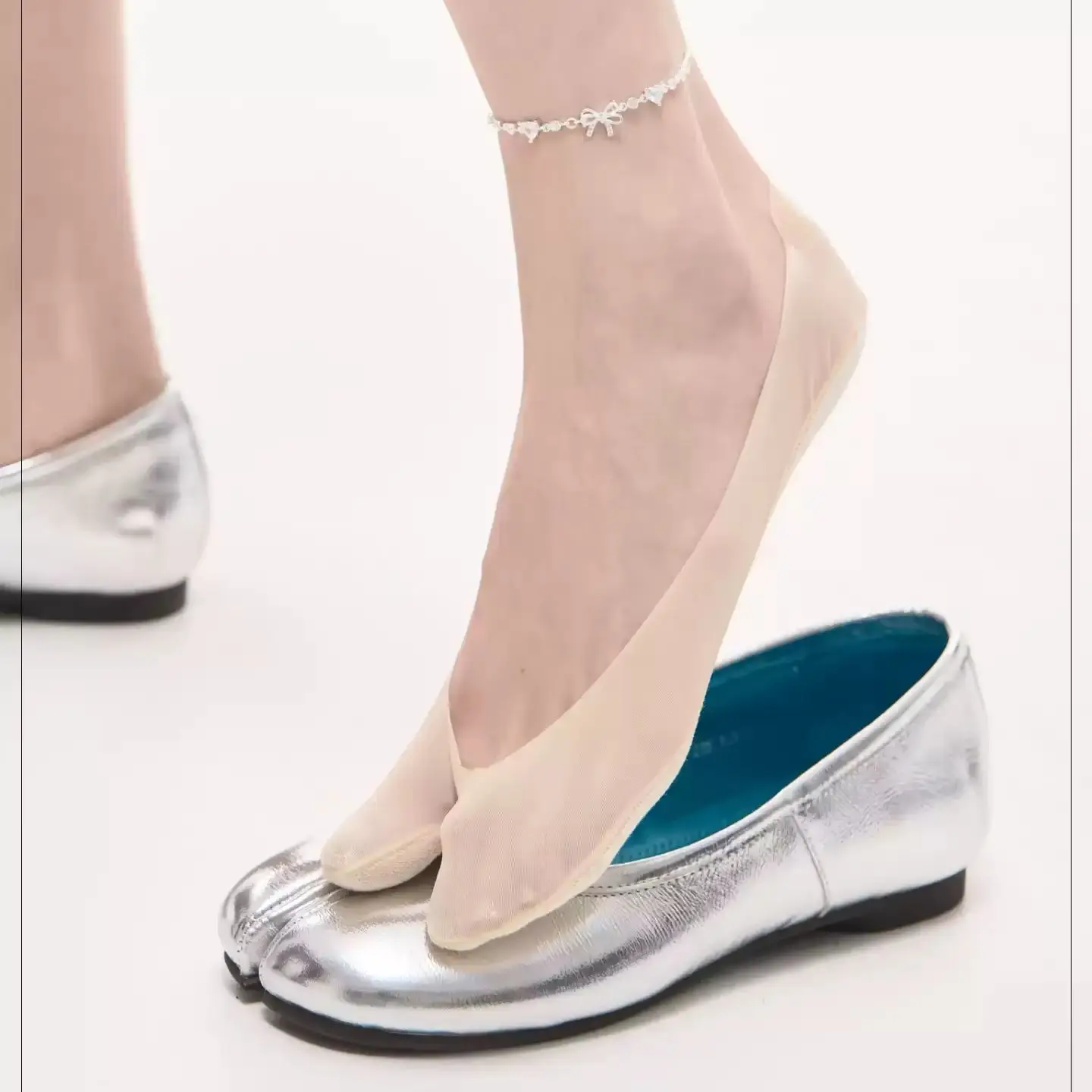 Invisible Two‑Toe No Show Socks for Women Ice Silk Thin Non‑Slip Liner Socks Breathable Sweat‑Absorbing Low Cut Pads 1Pair/2Pair