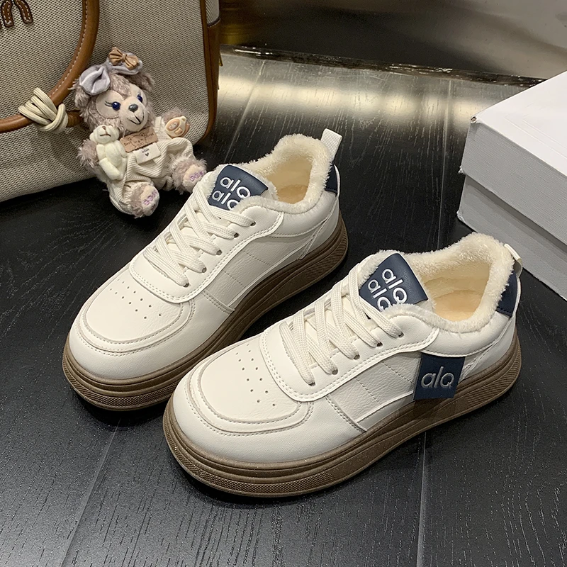 Chaussures blanches à semelles épaisses pour femmes, chaussures de sport polyvalentes et décontractées en peluche, chaussures chaudes en coton, nouvelle collection hiver 2025