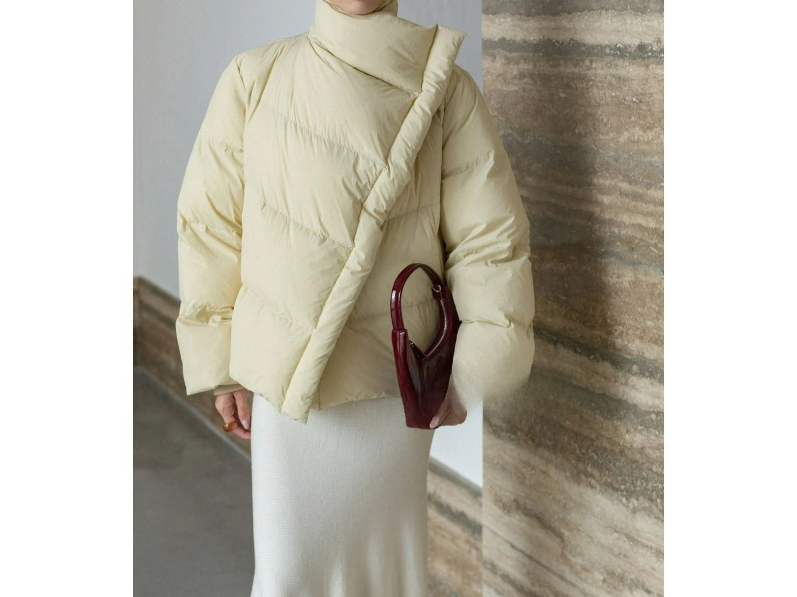 

Design A Thick Cotton Jacket with A Lapel Collar for Women's Winter 2025 New Casual Versatile Short Bread Jacket