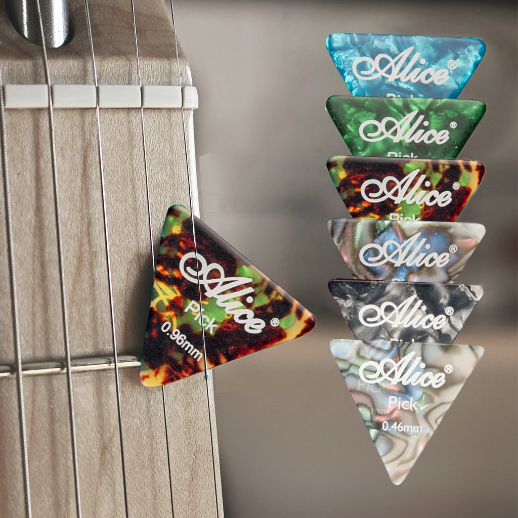 LOOK Guitar Picks 600L Alice Guitar Triangle Picks Celluloid 0.46-0.81mm Guitar Picks Guitar Accessories New Holder Picks