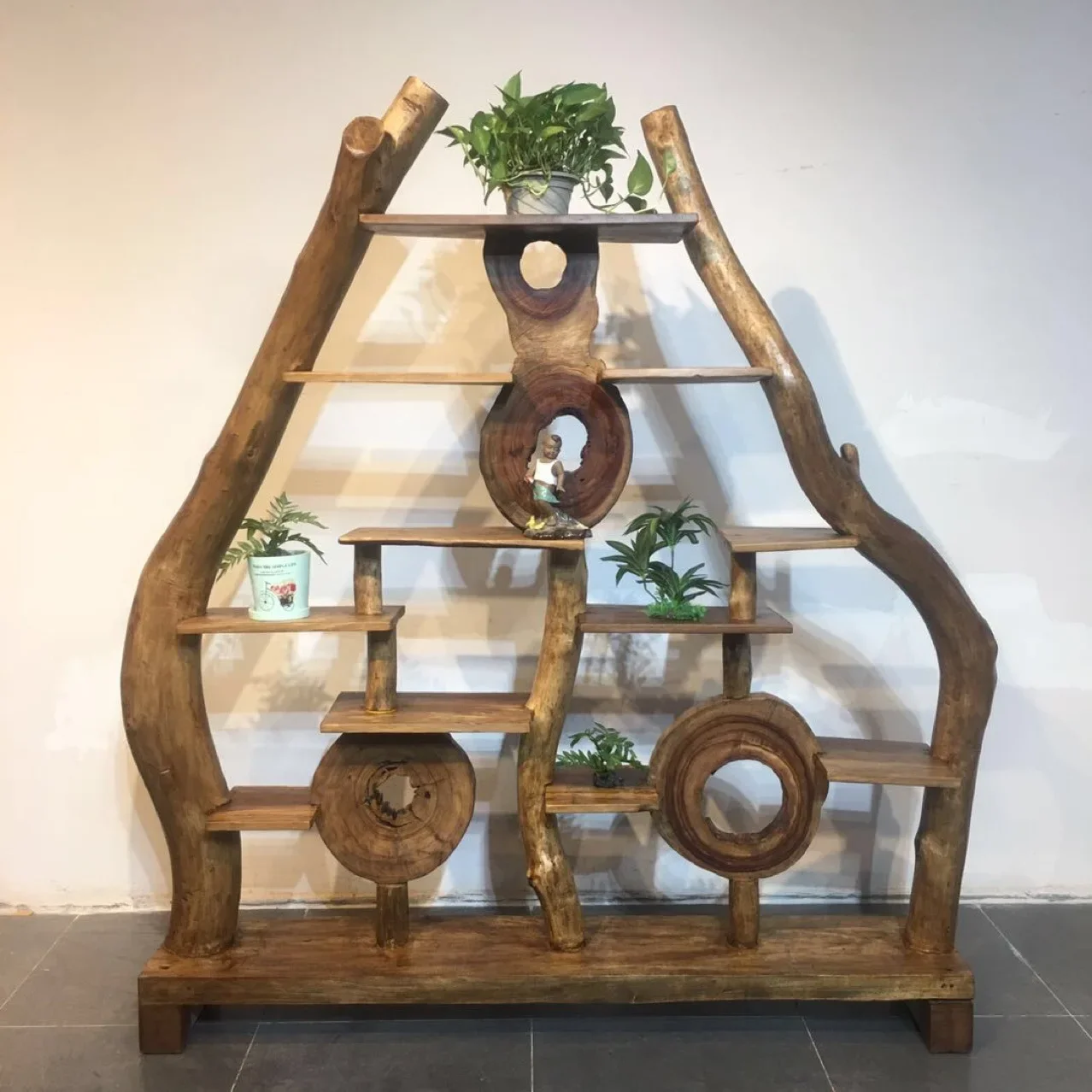 Log furniture, solid wood creative Bogu frame, fragrant camphor wood, living room partition antique display stand, personalized