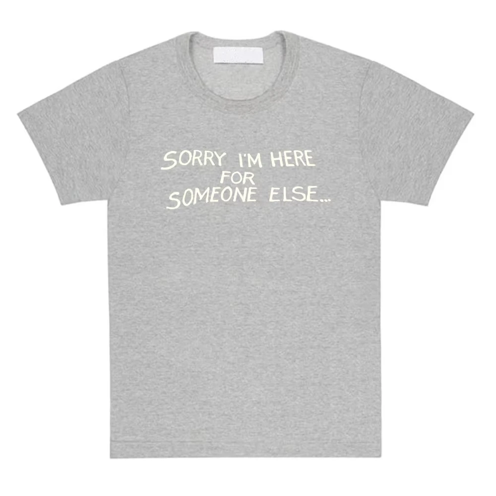 تي شيرت Benson Boone Singer مطبوع تي شيرت آسف أنا هنا لشخص آخر تي شيرت قطني تي شيرت رجالي ونسائي ملابس الشارع الشهير جرافيك #6