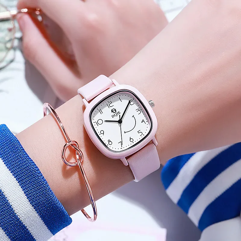 Fashion Women Quartz Watch Digital Square Dial Casual Watches Leather Strap Fashionable Clock Wristwatch Students Gifts Montre