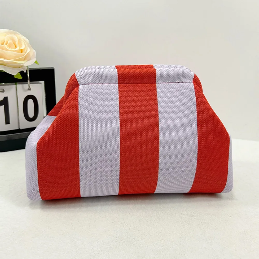 Gestrickte gestreifte Handtasche für Abendessen, Arbeit, Strand, große Kapazität, vielseitig einsetzbar, Farbkontrast, Pendler-Clip-Tasche für Damen – Detail 9