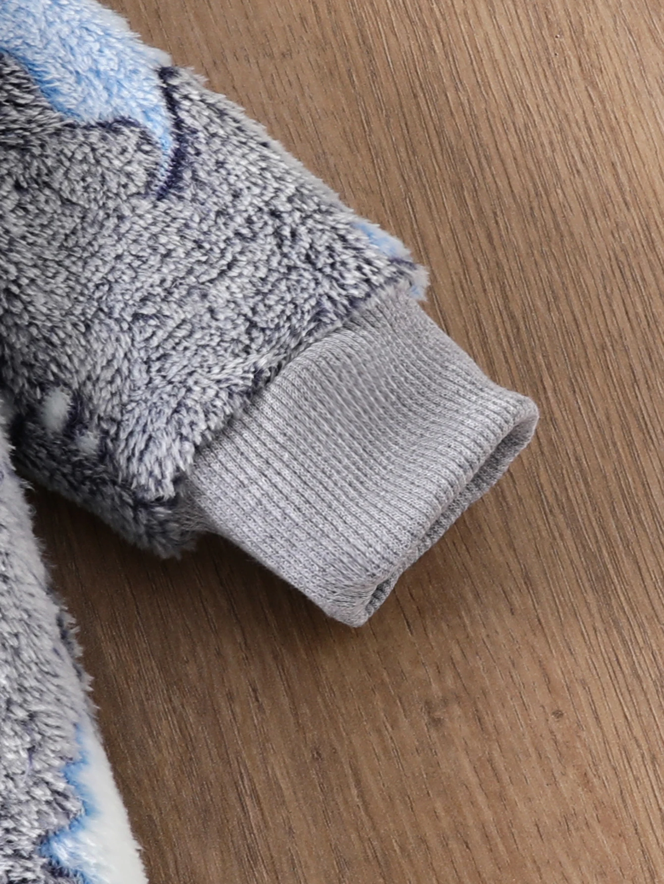Niedlicher und warmer, lässiger, flauschiger Dinosaurier-Strampler für Babyjungen – Detail 5