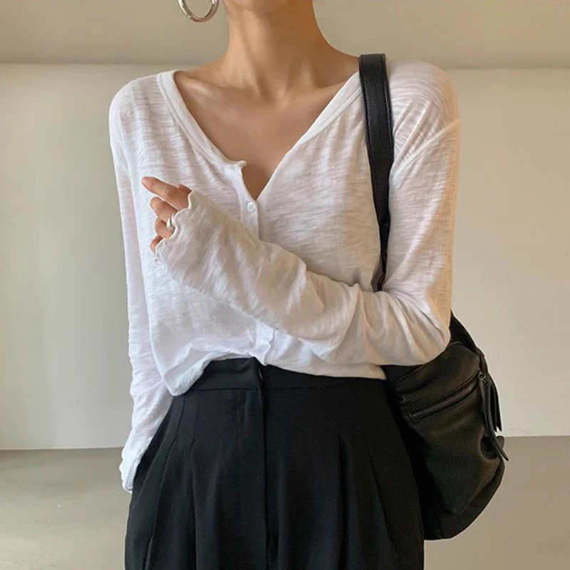 

Chic Autumn Simple Elegance round Ne Single Button Thin Loose Long Sve Base T-irt Top Women Commute Korean Sle Loose...