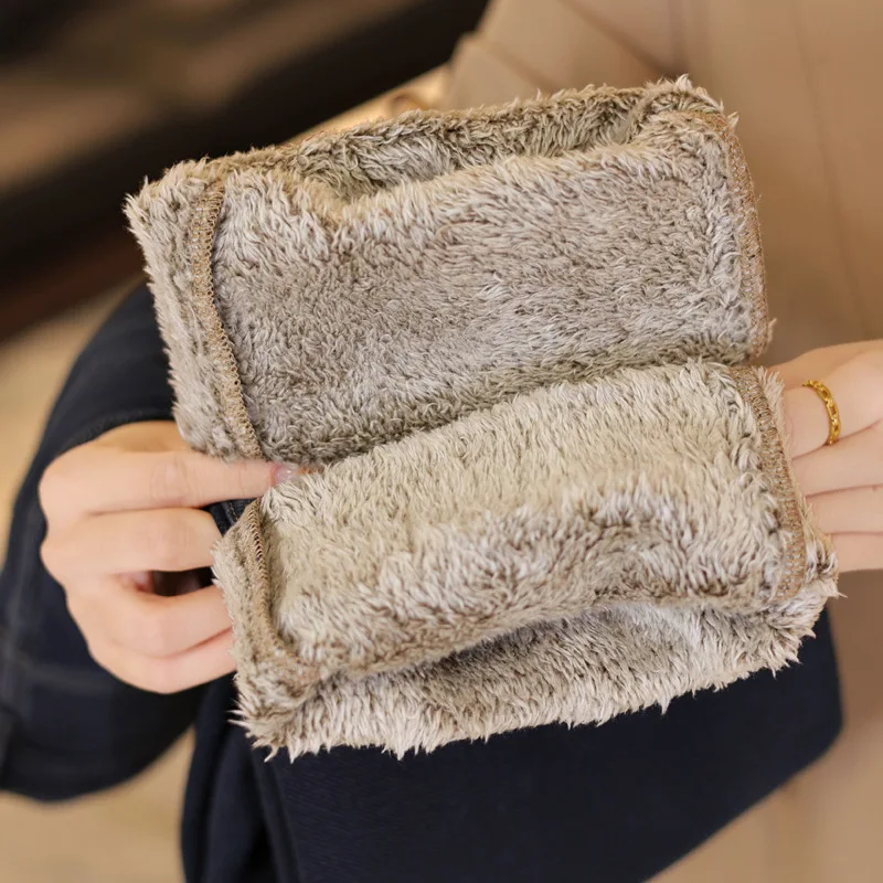 

Легкие роскошные мужские джинсы зимы, с плюшем и плотной джинсовой тканью, модный облегающий крой, маленькие прямые брюки, эластичные теплые брюки.