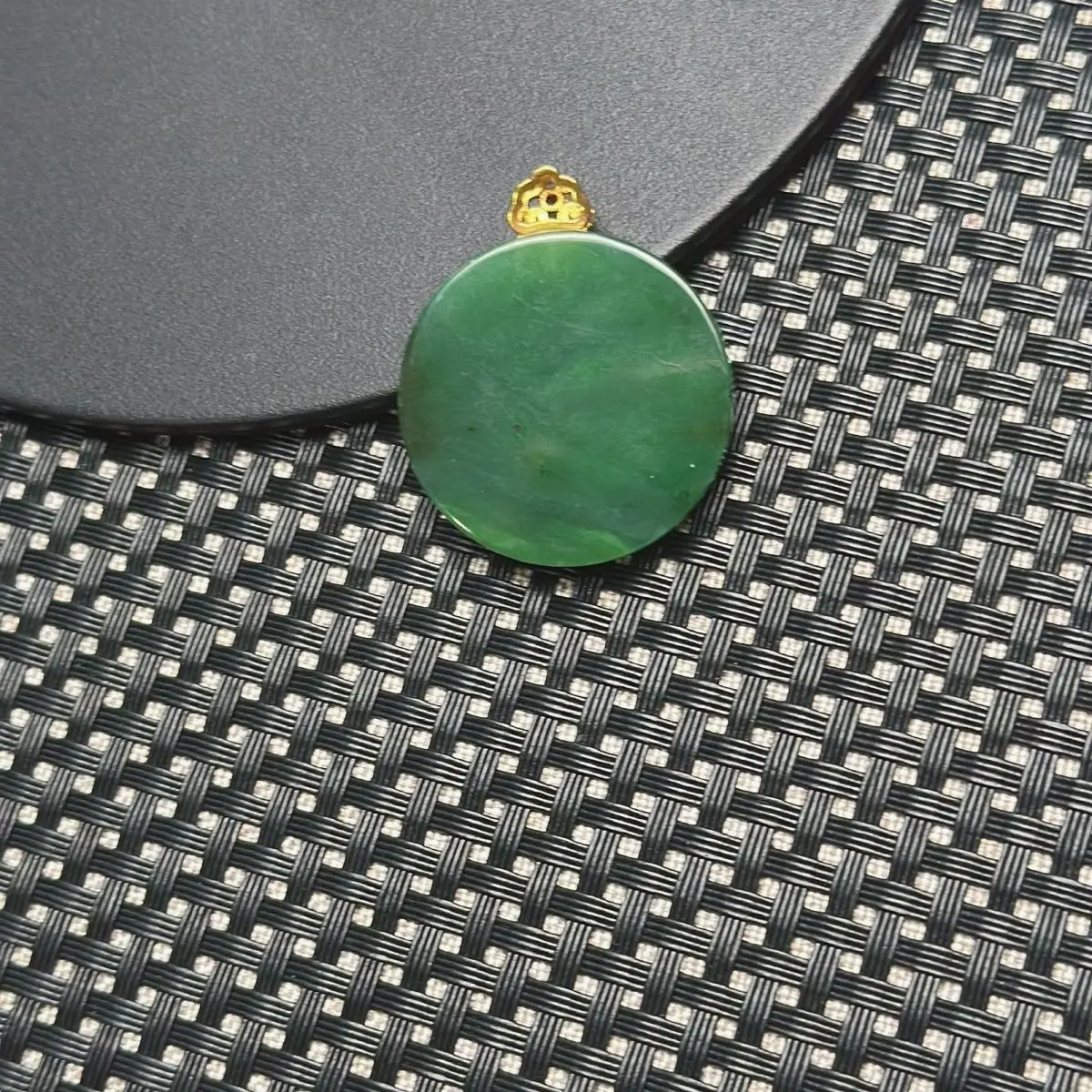 Natural Hetian jade jasper pendant pendant inlaid with round card, safe and simple no matter card size 30 * 6