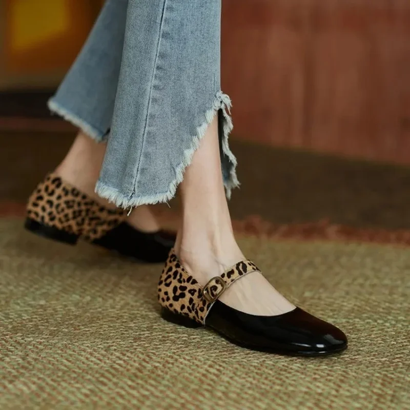 HOT SALE Spring Women Pumps Patent Leather Round Toe Splicing Leopard Print One-line Buckle Low-heel Women Shoes Mary Jane Shoes