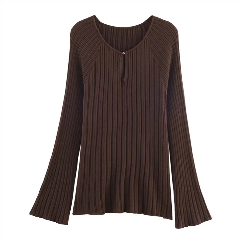 I nuovi vestiti da donna di Taop&Za sono alla moda e semplici con un top a maniche lunghe con scollo a V e una gonna a mezza lunghezza a vita alta