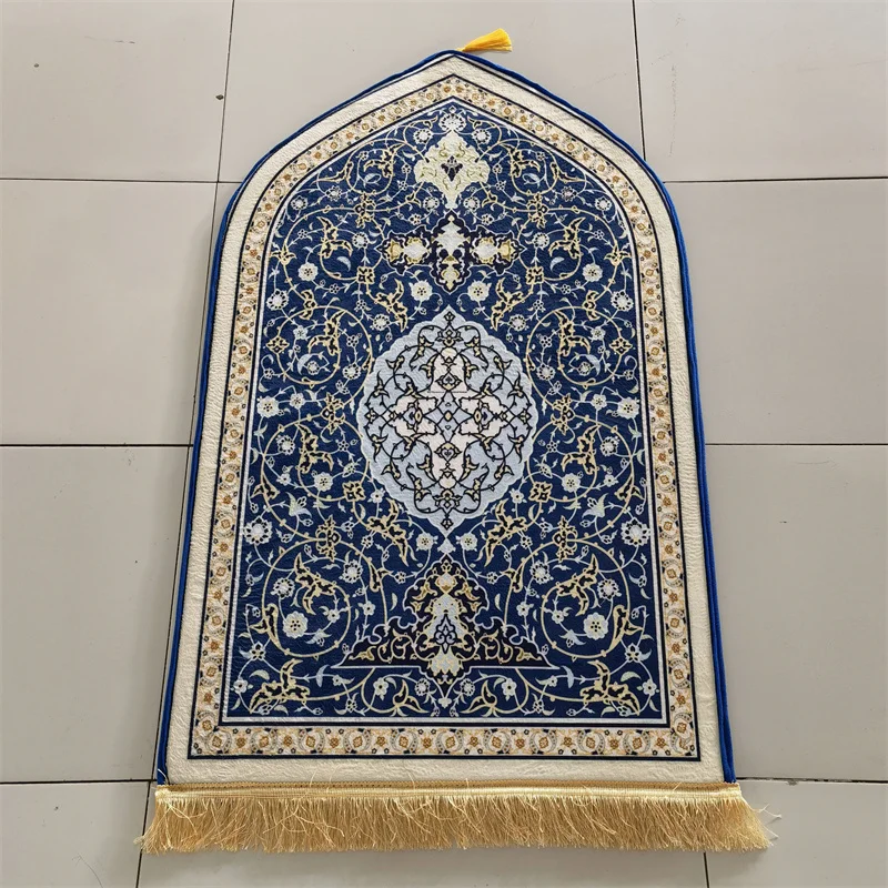 1pc Soft Worship Kneel Travel Prayer Rug Non-slip Prayer Mat Flannel Carpet for Muslim Ramadan Embossing Floor Carpets Portable