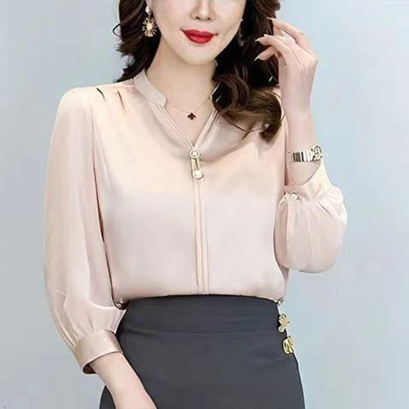 High End Satin Elegant Shirt for Women\'s 2024 Summer New Three Quarter Sleeved V-neck Solid Color Stylish Versatile Shirt Top