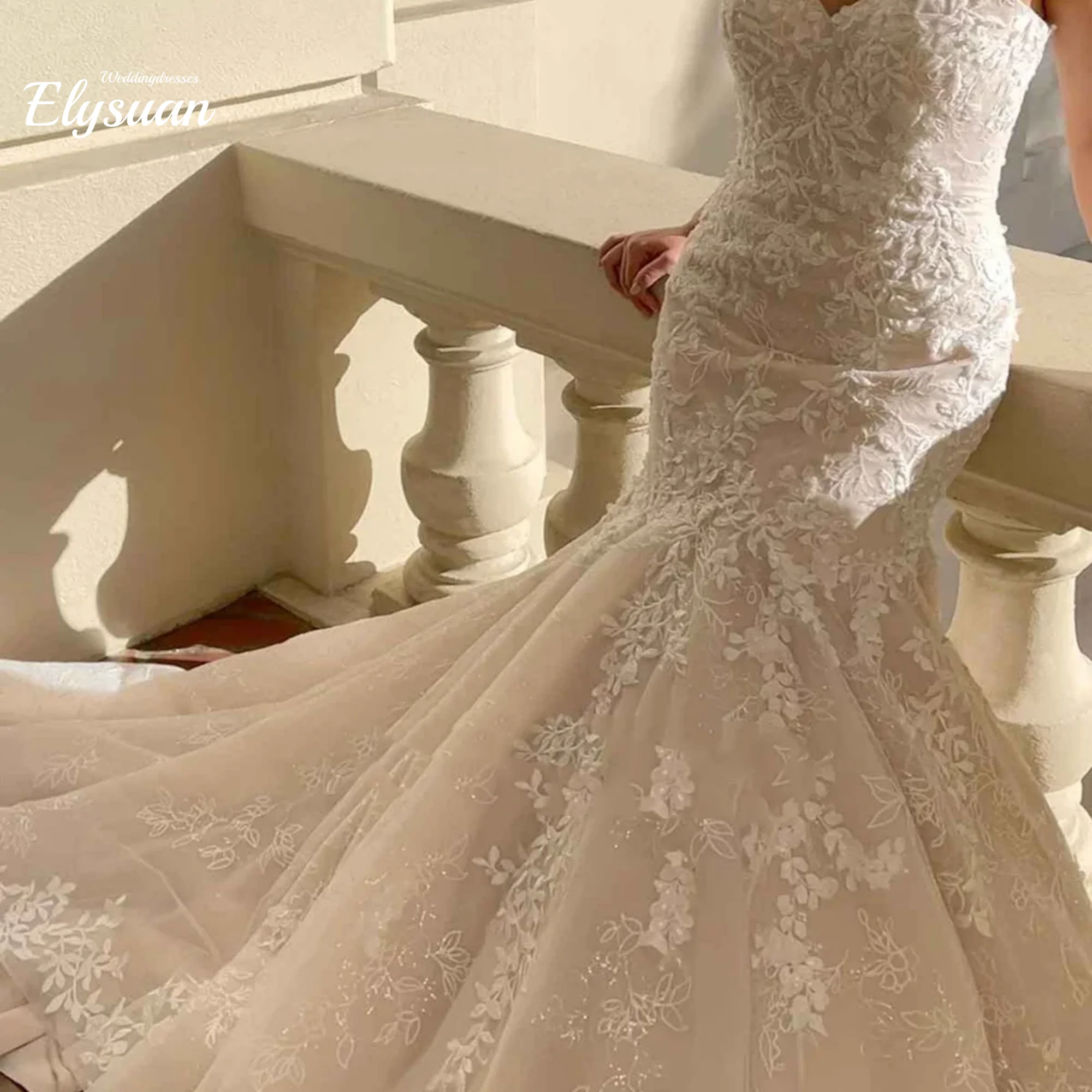 Abiti da sposa a sirena con applicazioni personalizzate senza spalline che bordano il treno della cappella in pizzo scintillante Vestido De Noiva