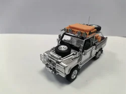 (Preordine) DCM 1:64 Land Rover Defender Tomb Raider Limited999 Modellino di auto pressofuso