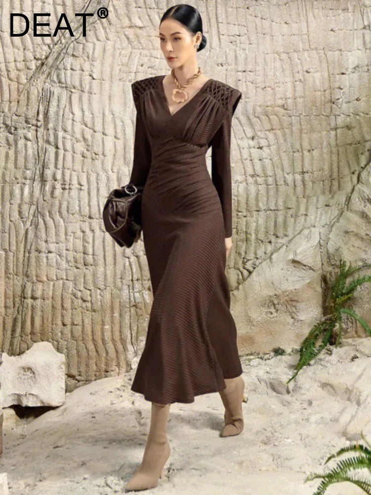 

DEAT Elegant Dress Asymmetric Knitting V-neck Slim Long Sleeve Brown Women's Evening Dresses 2024 Autumn New Fashion 13DB411