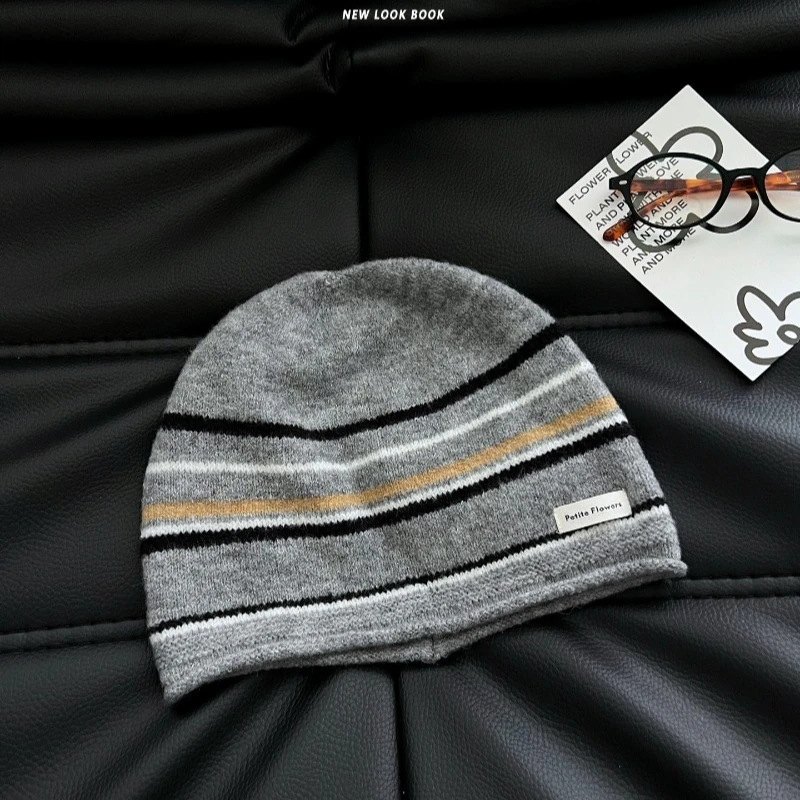 Neue Retro-Kontraststreifen-Strickmütze für Männer und Frauen im Herbst und Winter, warme und vielseitige Skull-Beanie-Mütze. – Detail 6