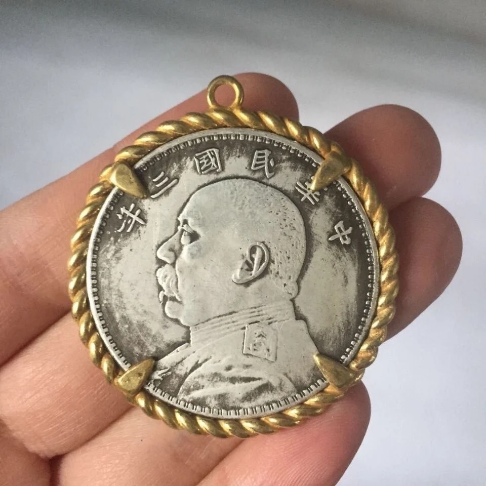 

Yuan Datou silver dollar brass edging inlay pendant copper inlaid silver dollar pendant year random