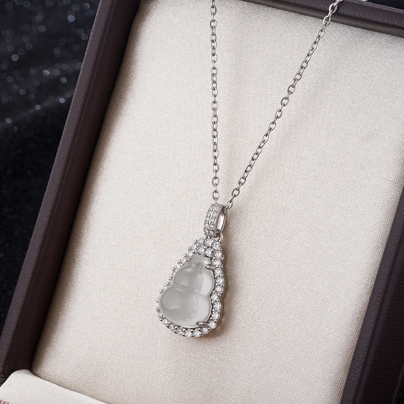 Natural chalcedony Gourd Necklace New in Light Luxury High Grade Translucent Exquisite Pendant Clavicle Chain Wedding Jewelry