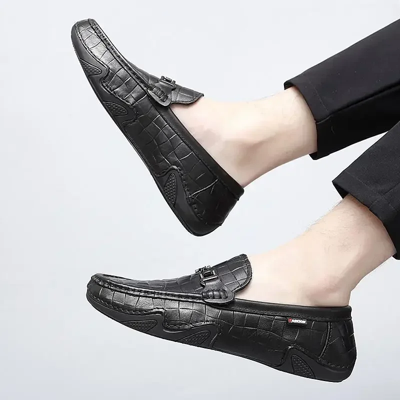 Mocassini estivi da uomo in pelle con un pedale Slip-on scarpe Casual in pelle 2024 nuovi mocassini