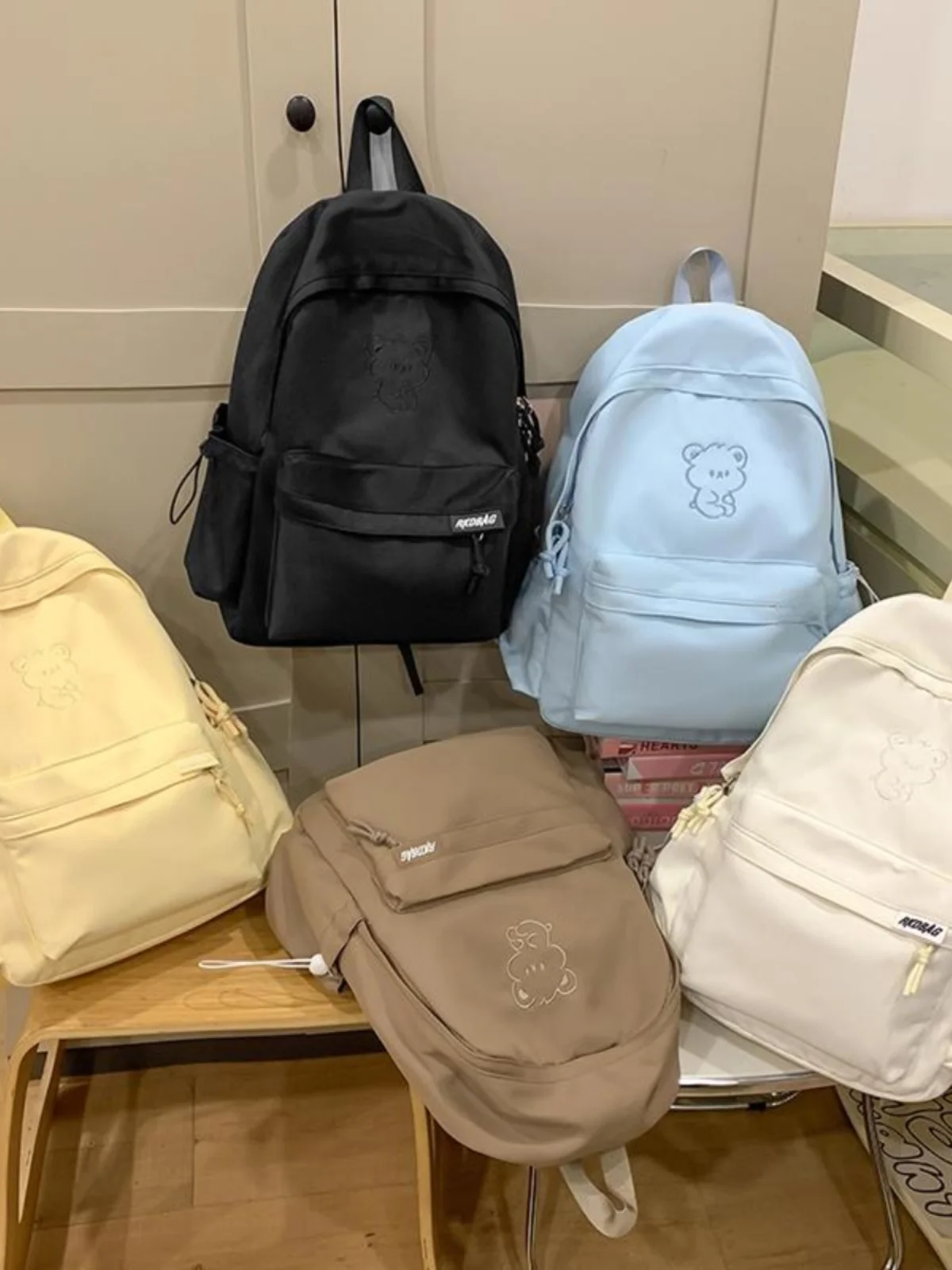 Casual Versatile Bapa per le ragazze delle scuole medie e superiori 2024 Nuova borsa a doppia spalla Sle Borsa da scuola per il tempo libero Materiale in nylon