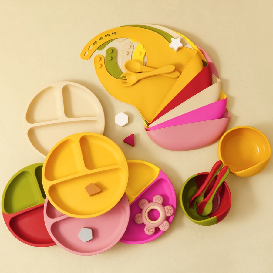 Ensemble de 5 pièces en silicone pour bébé, avec nom personnalisé, bavoir, bol à ventouse, assiette non ald-ald, cuillère souple, fourchette, ensemble d'entraînement à l'alimentation