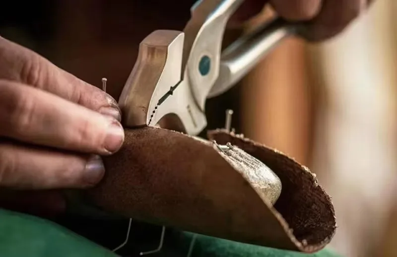 Upgraded Shoemaker Pliers – Steel Leather Craft & Cobbler Tool for Lasting & Hammer Use | Italian Style, Durable Design