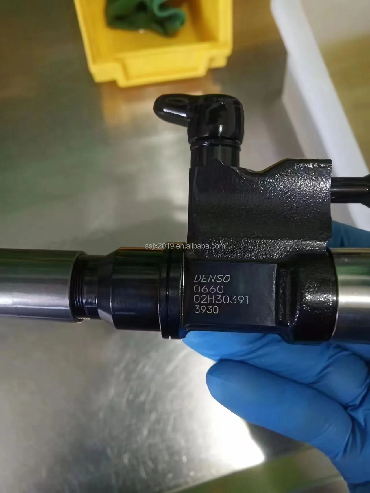 J08C Engine Injector 9430612737