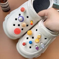 Dijes de zapatos de cocodrilo para niños y niñas, sandalias de setas de colores desmontables DIY, accesorios de zapatillas, decoración personalizada, regalo de fiesta