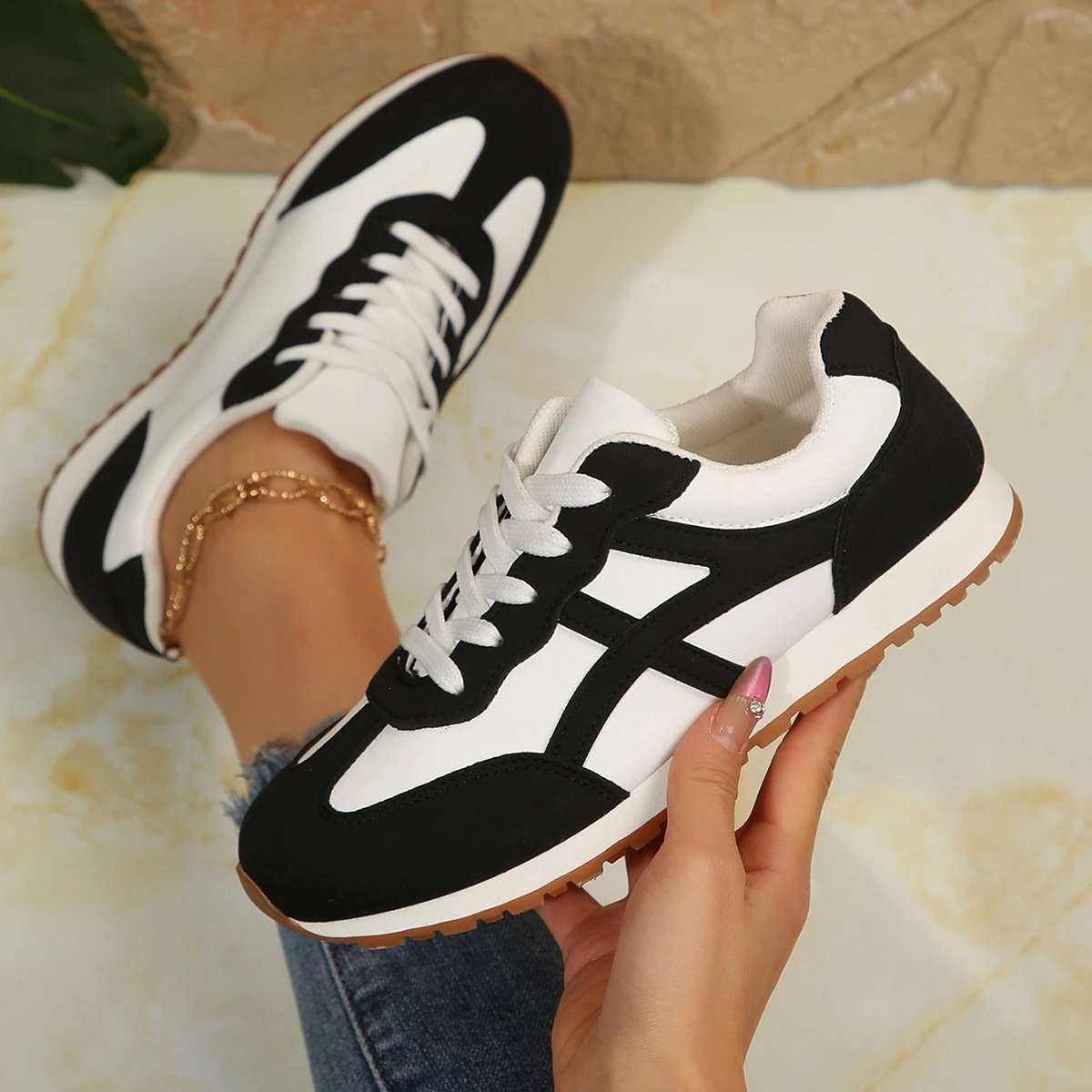 Women Sneakers Fashion Casual Flat Vulcanize Shoes Ladies Outdoor Walking Sneakers Women Comfortable Classical Designer Shoes