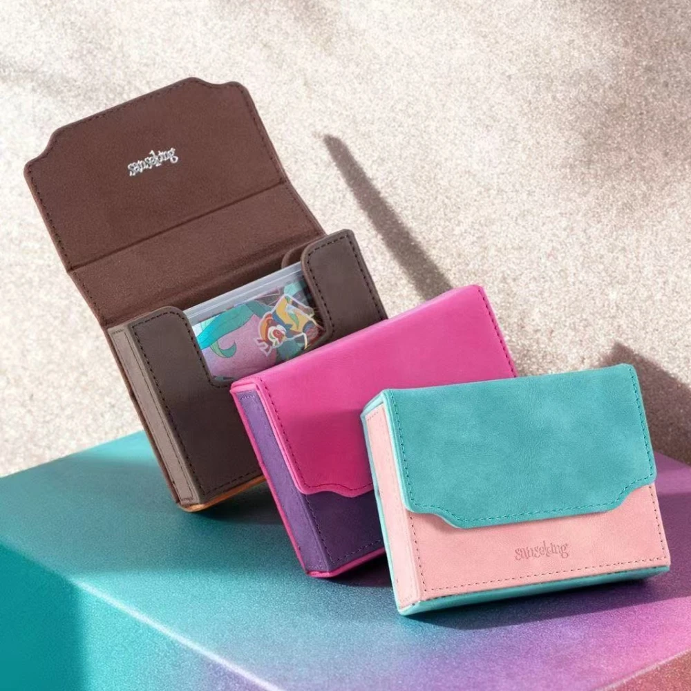 Mini-Deckbox aus PU-Leder, tragbar, für Sammelkarten, fasst bis zu 40 Standard-Spielkarten mit Hüllen.