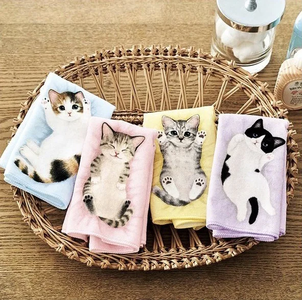 Spot cute Japanese kitten handkerchief belly facing cat hand towel creative gift baby towel