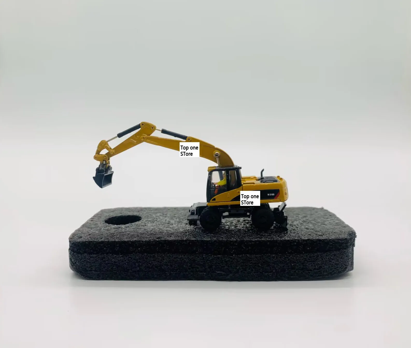 M318D Wheel Excavator 1/87 HO Scale Metal Model By DieCast Masters DM85177 New in Box