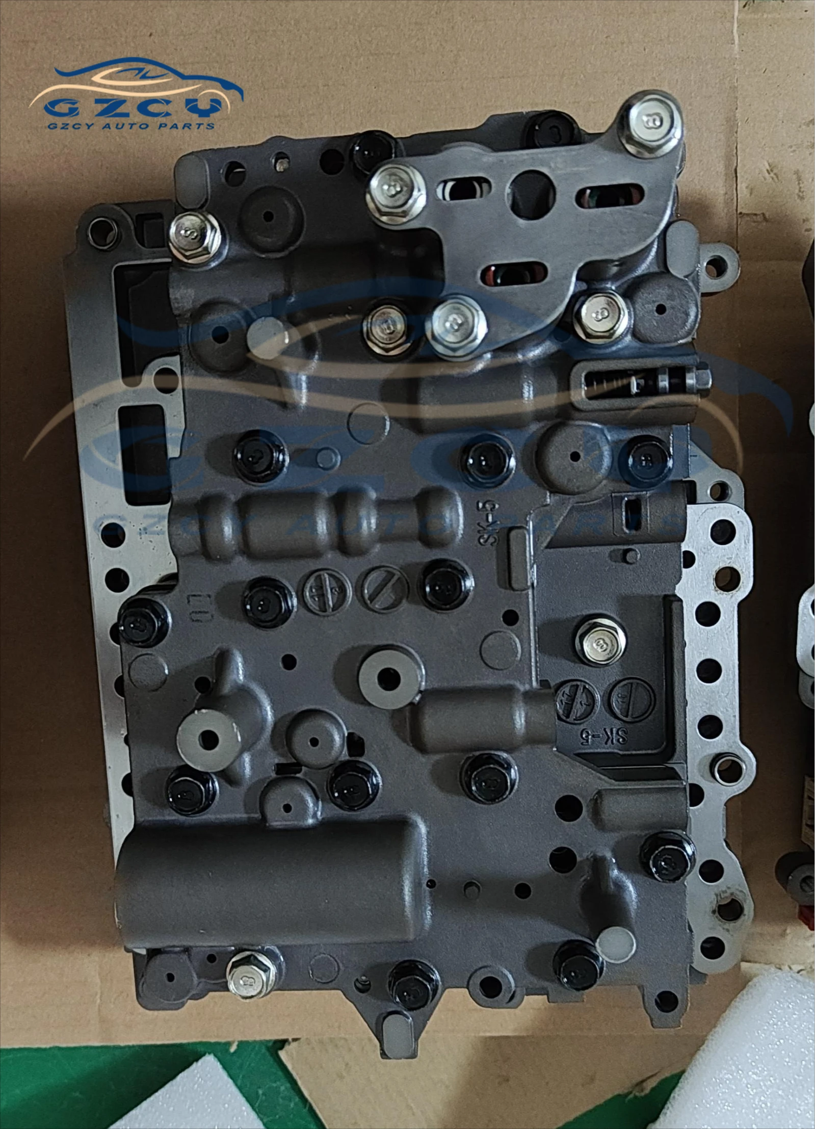 高品質 A6GF1 ギアボックスバルブボディ、ソレノイドバルブ付き、ヒュンダイに適しています 4621026000