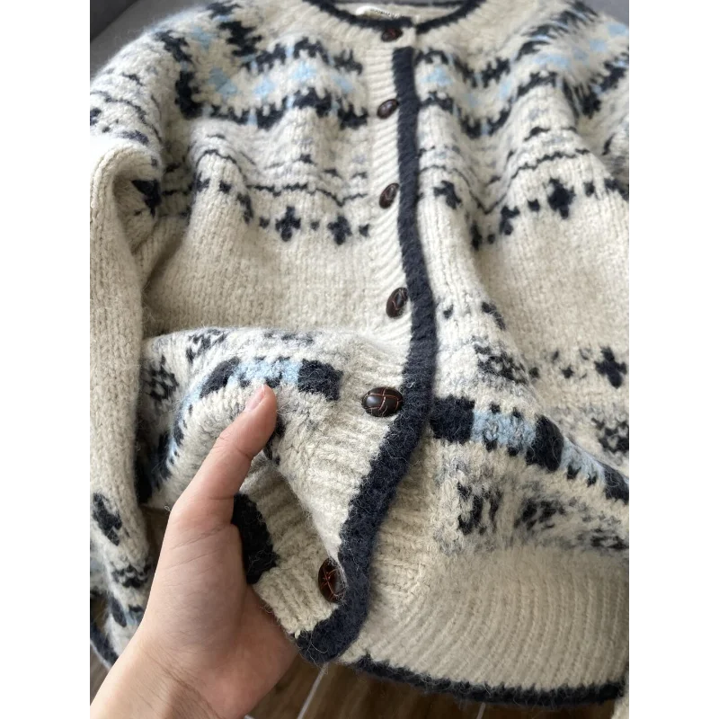 เสื้อคาร์ดิแกนถักลายแจ็คการ์ดทรงกลมแบบเรโทรสำหรับผู้หญิง เสื้อโค้ทตัวกว้างสำหรับฤดูใบไม้ร่วงและฤดูหนาว