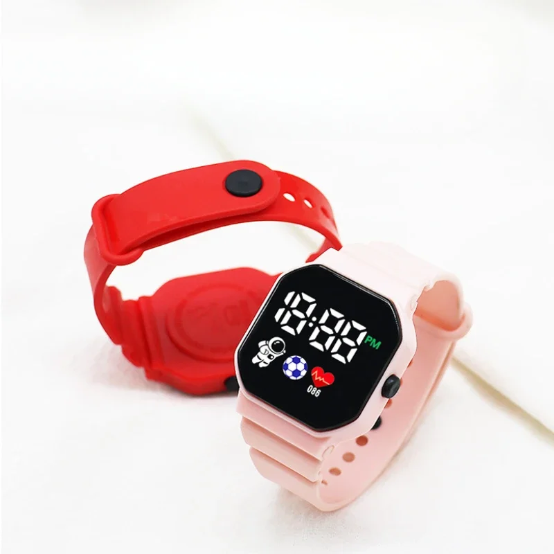 Рисунок 3 - Детские часы со светодиодной подсветкой астронавта