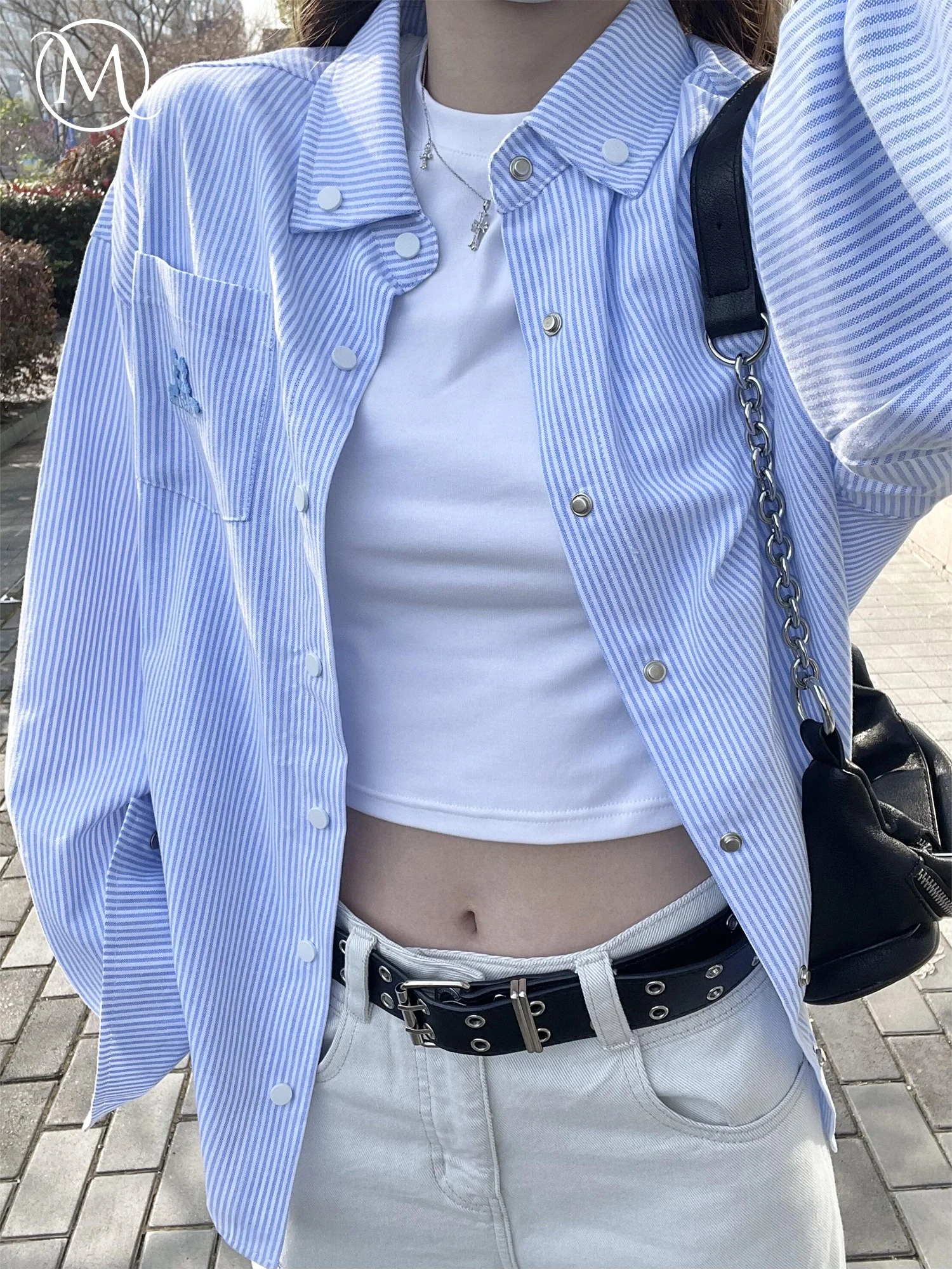 

Синяя полосатая рубашка с длинным рукавом и воротником, свободного кроя, женская, весенняя верхняя одежда, топ, защита от солнца, многослойная, внутренняя одежда, смесовая хлопковая ткань