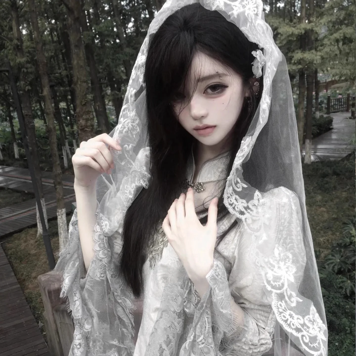 acorio-de-moda-f-para-casamento-de-loween-fsma-noiva-com-detalhes-em-renda-decoracao-acorios-de-cabelo