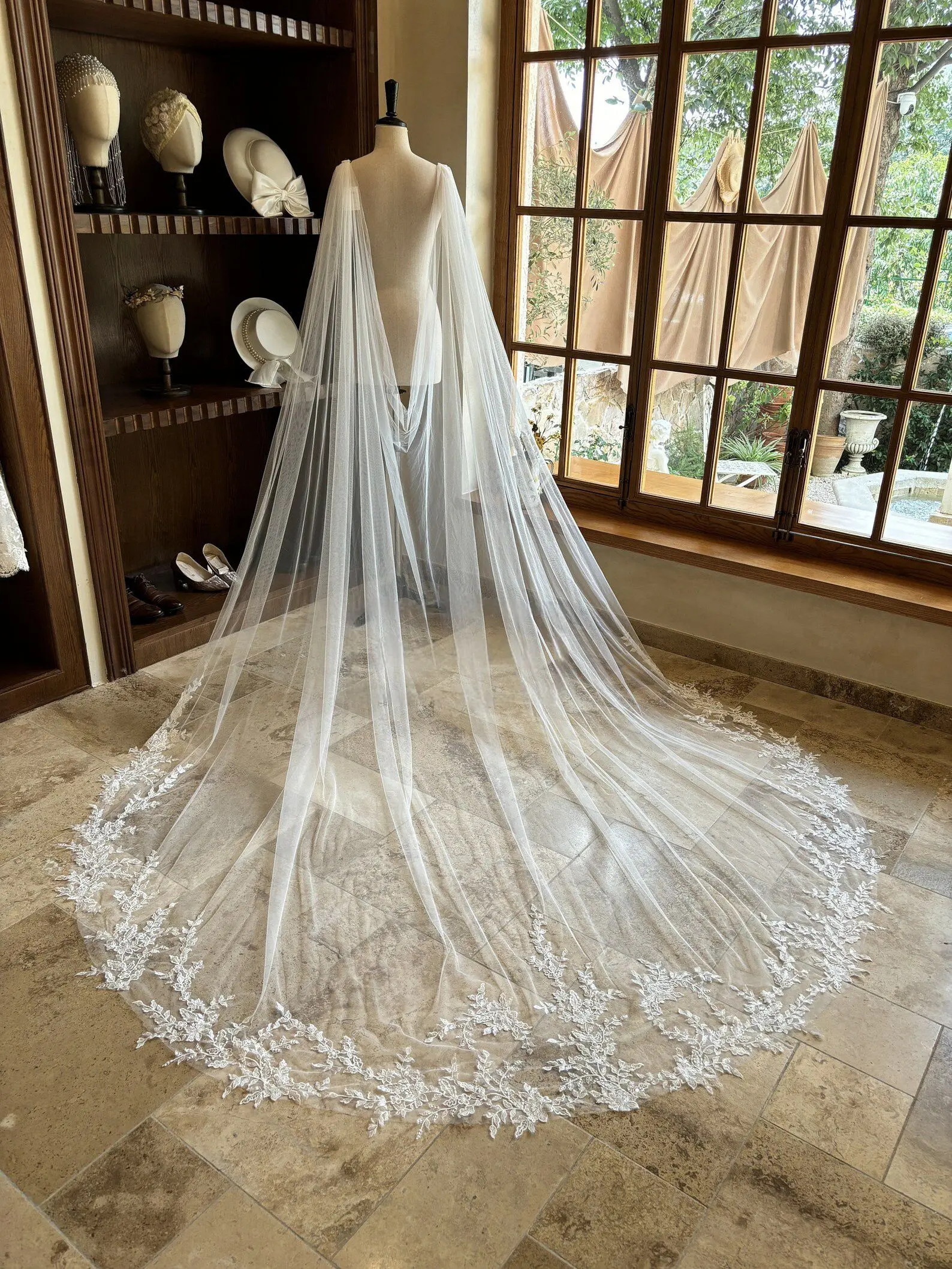 Customized Lace Wedding Boleros with Pin Shoulder Capes Tulle Applique Cathedral Long Wedding Cloak Formal Party Women Accessory view 2