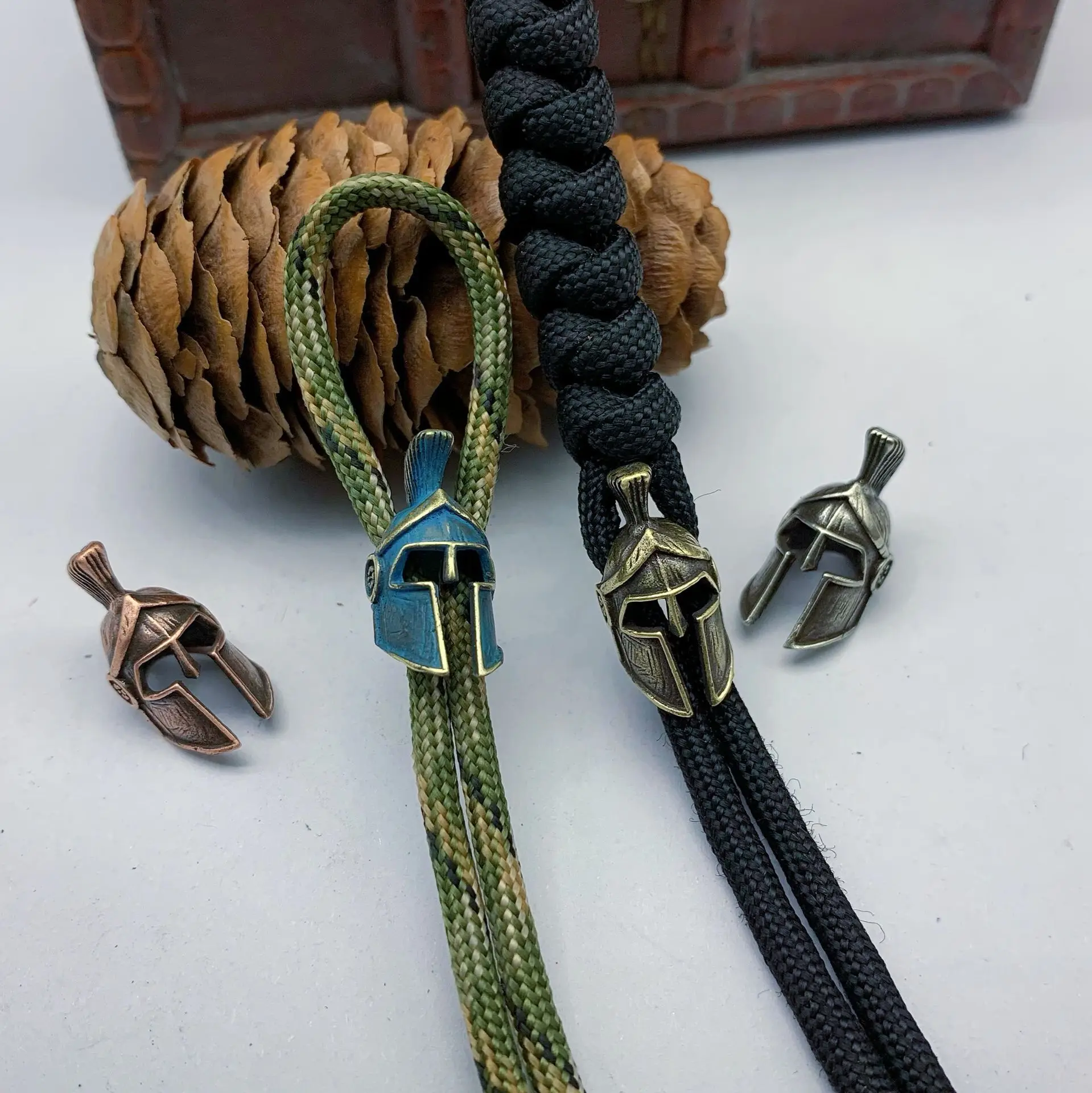 Cuentas de cuchillo de Paracord de casco de Guerrero espartano griego antiguo, joyería DIY, llavero de Paracord, cordón colgante, accesorios