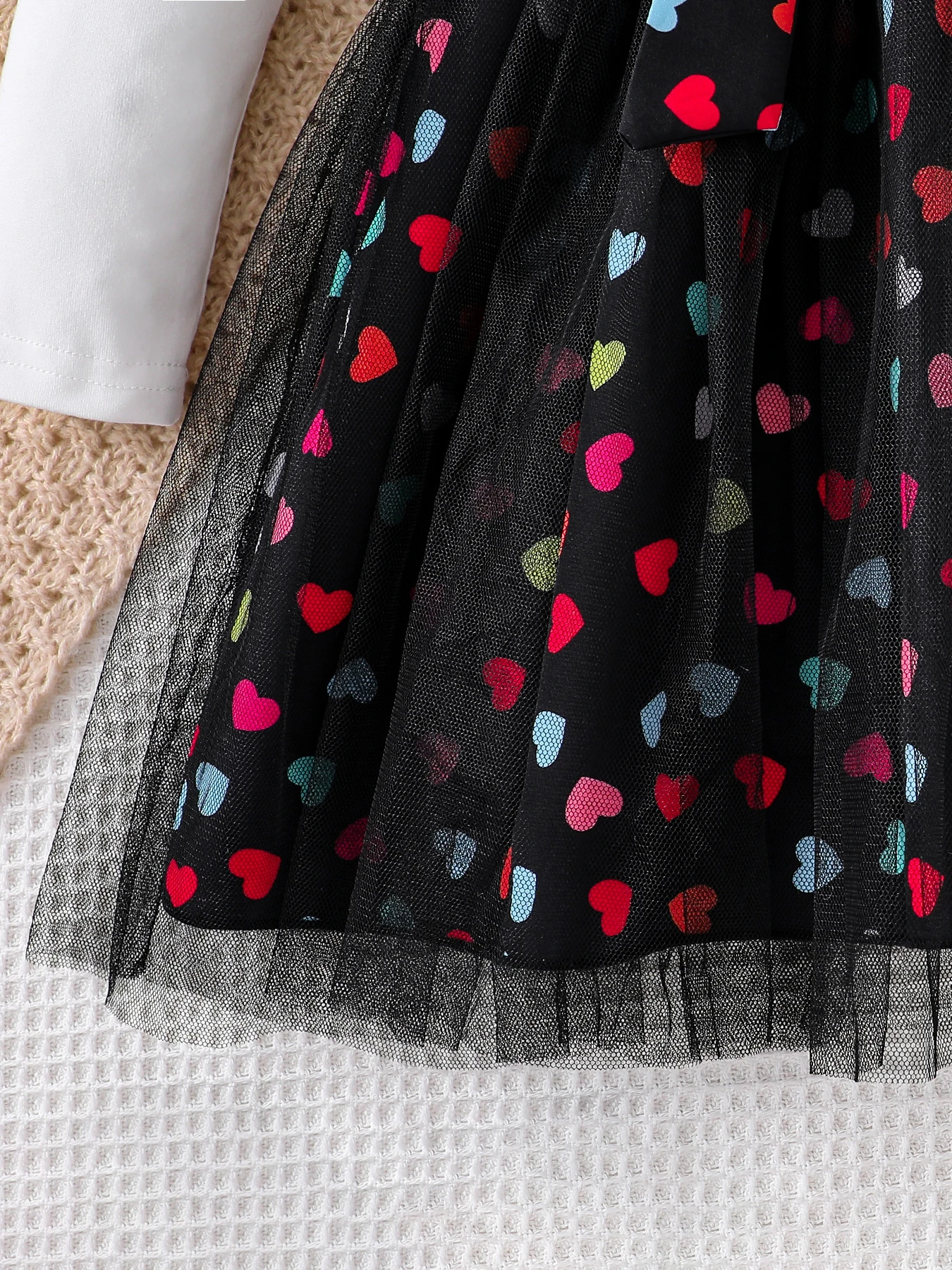 Spring and autumn new fashion liberal girl cartoon print knitted round neck long sleeve top + mesh print pleated skirt